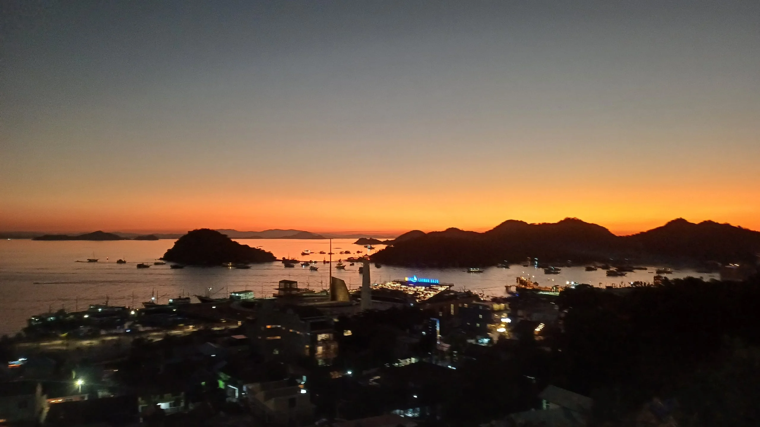 Join our Sunset Trip Labuan Bajo and explore incredible wildlife, Komodo Island Day Tours and Komodo Island day trips.